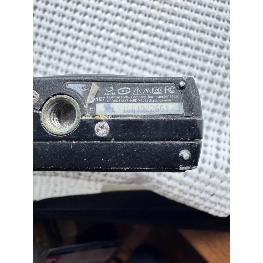 Kodak EasyShare M1033 10MP Digital Camera Black Untested For Parts Repair